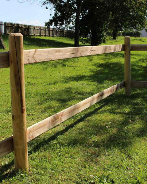 Pfähle in verschiedenen Holzarten